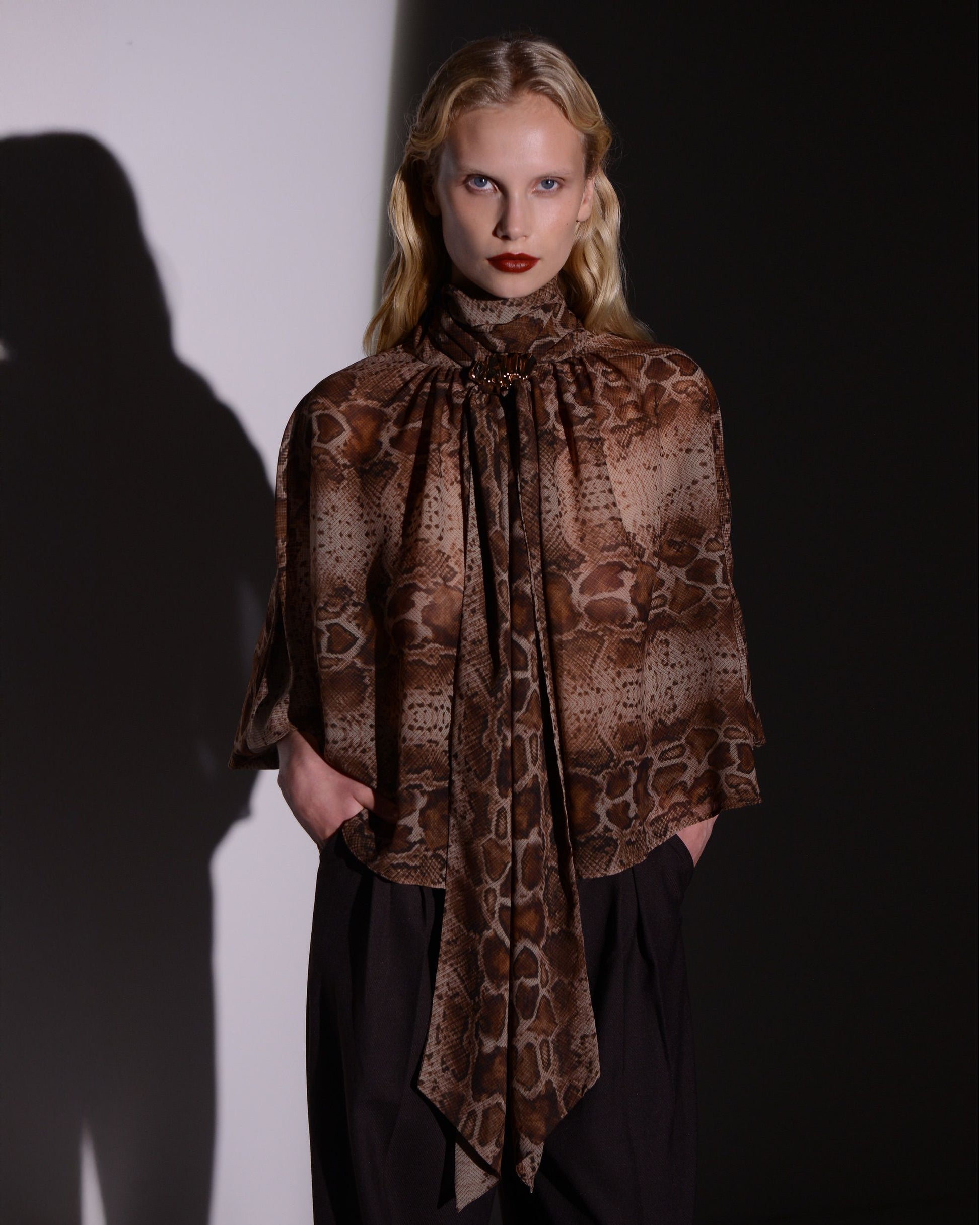 SECRET BLOUSE SNAKE PRINT